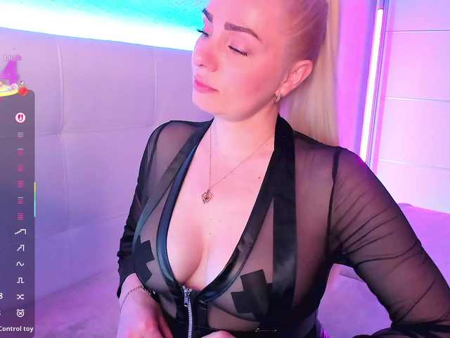 Dashulakiss1's BongaCams show and profile