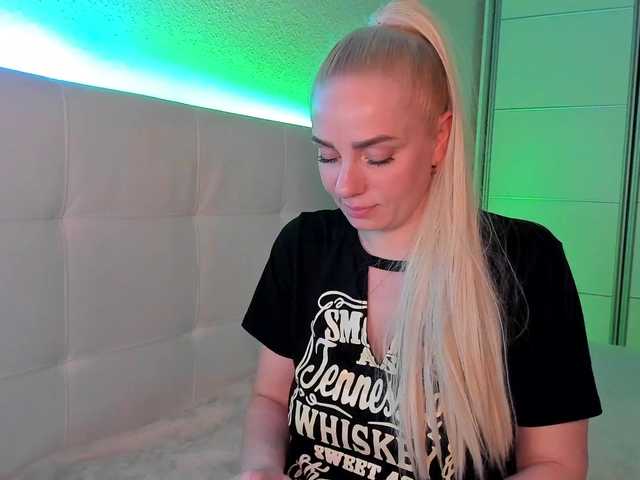 Dashulakiss1's BongaCams show and profile