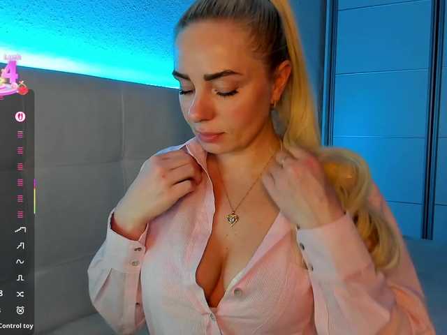 Dashulakiss1's BongaCams show and profile