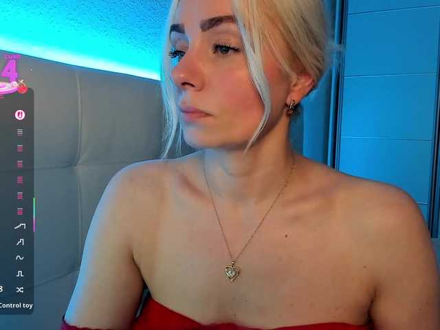 Dashulakiss1 Live Cam on BongaCams