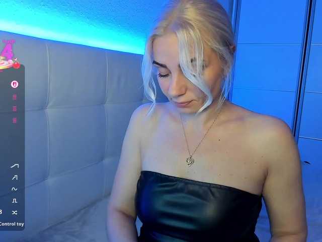 Dashulakiss1 live cam