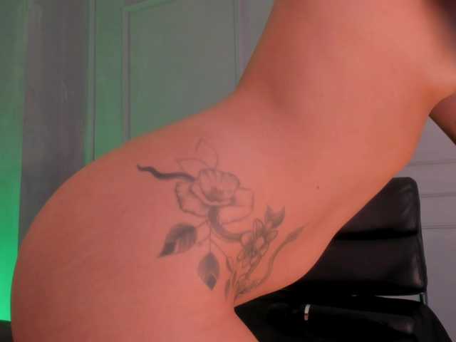 ErikaBenz live cam profile