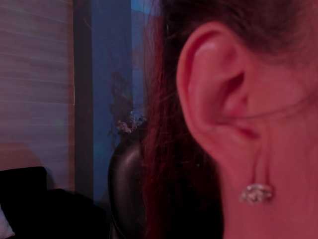 ErikaBenz's BongaCams show and profile