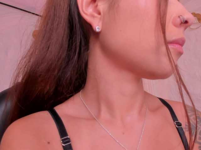 ErikaBenz's BongaCams show and profile