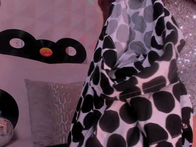 ErikaBenz's BongaCams show and profile