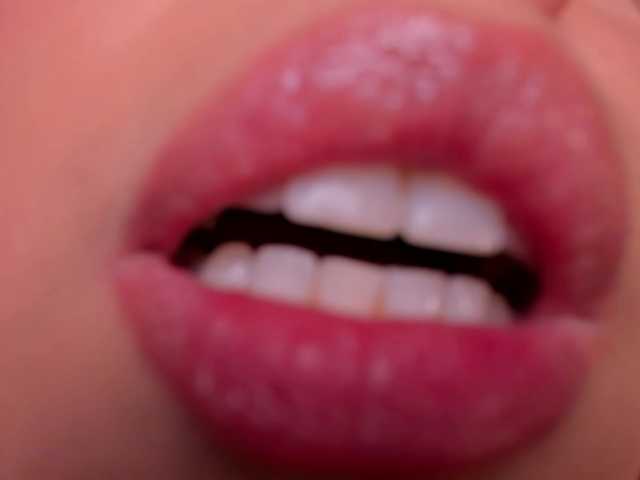 ErikaBenz's BongaCams show and profile