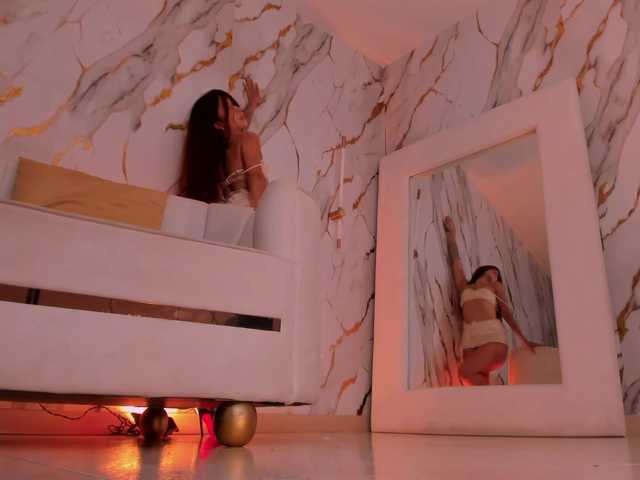 ErikaBenz's BongaCams show and profile