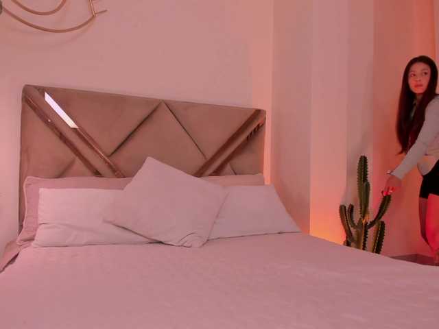 ErikaBenz live cam profile