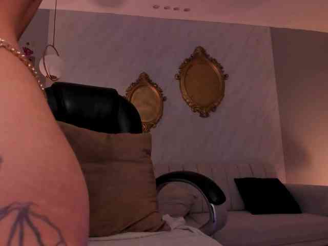 ErikaBenz webcam