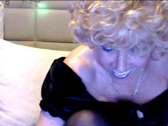 ANGELGRANNY Live Webcam on BongaCams