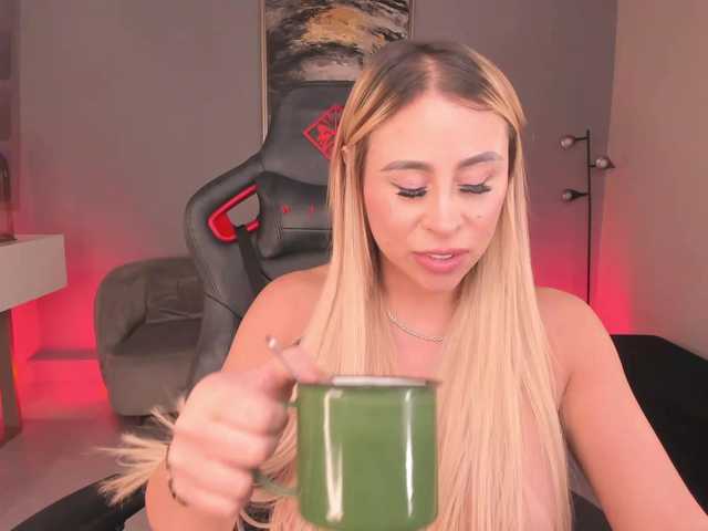 KylieeCooper from BongaCams