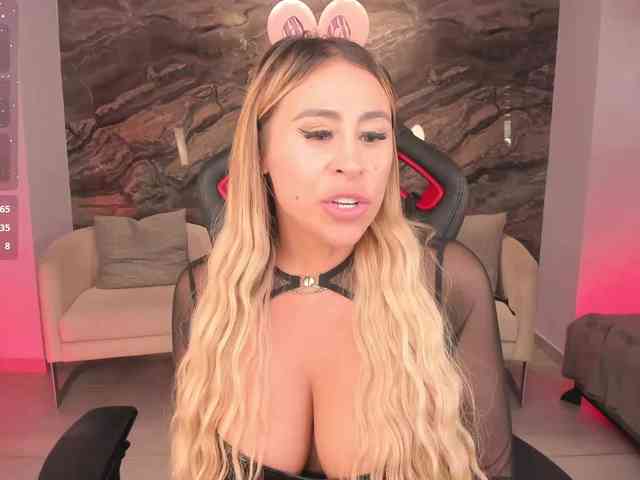KylieeCooper webcam