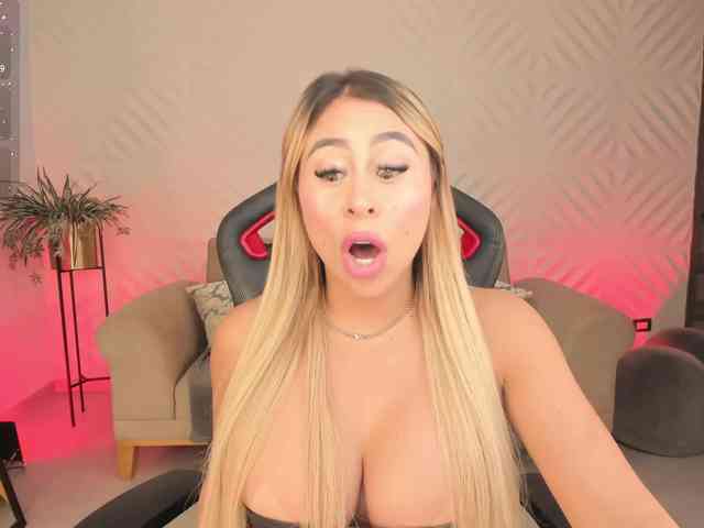KylieeCooper webcam