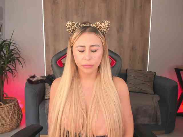 KylieeCooper webcam