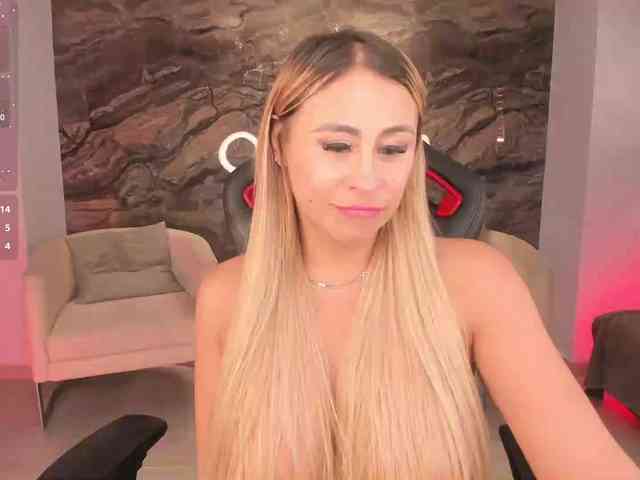 KylieeCooper webcam