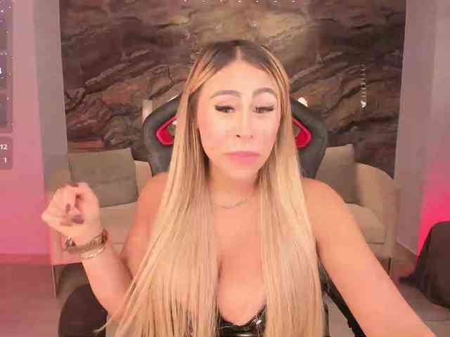 KylieeCooper webcam