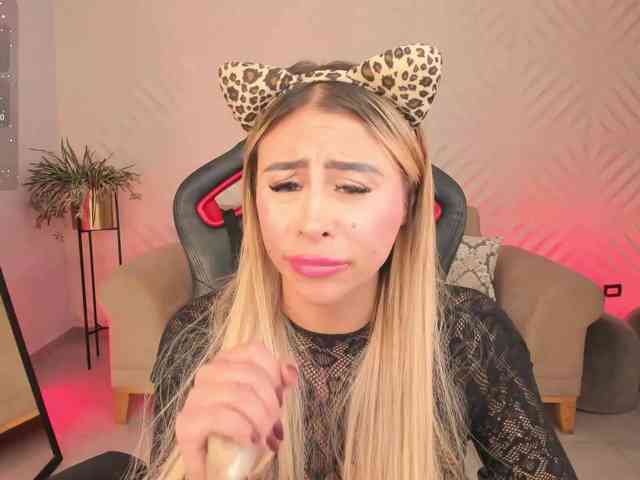 KylieeCooper webcam
