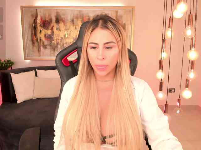 KylieeCooper webcam