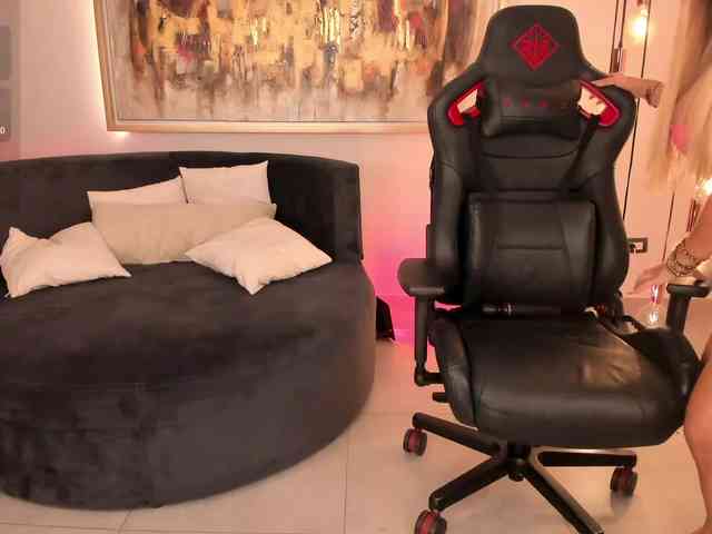 KylieeCooper webcam