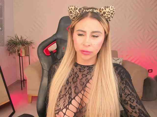 KylieeCooper webcam