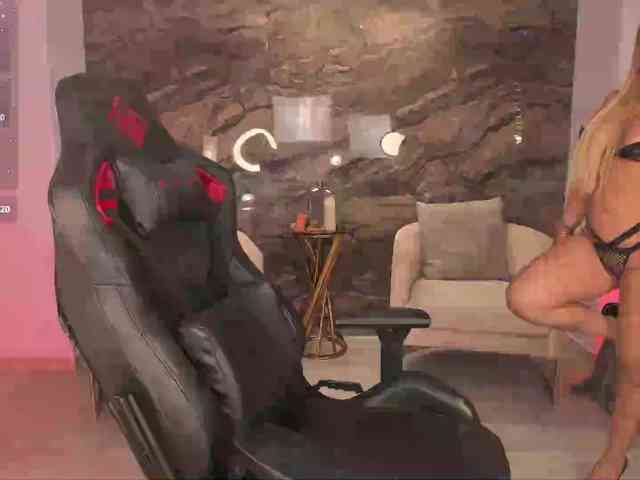 KylieeCooper webcam