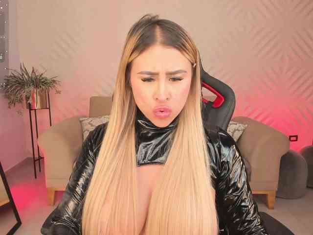 KylieeCooper webcam