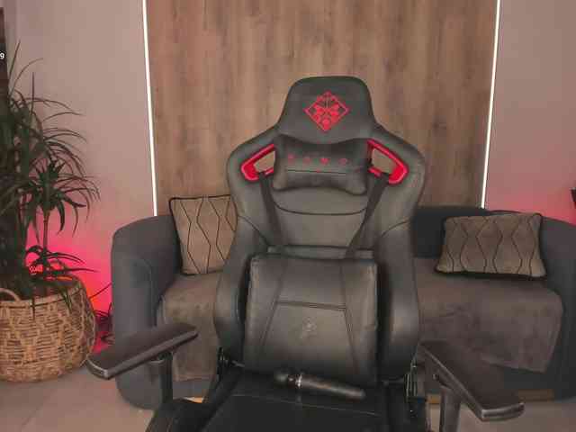 KylieeCooper webcam