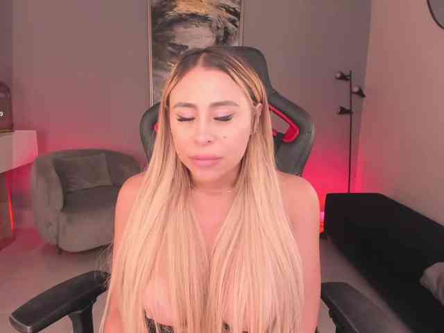 KylieeCooper webcam