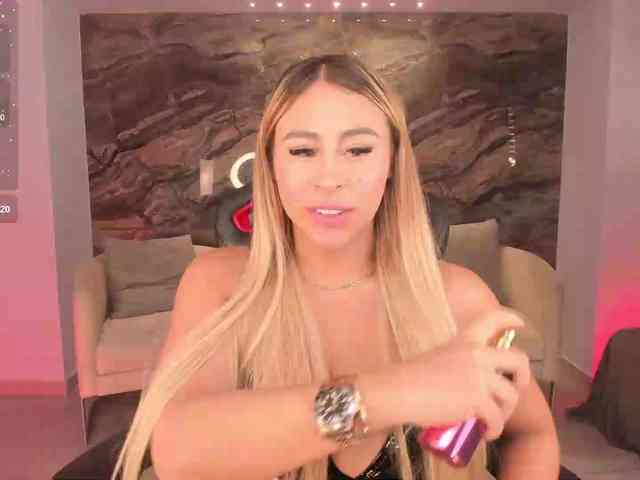 KylieeCooper webcam