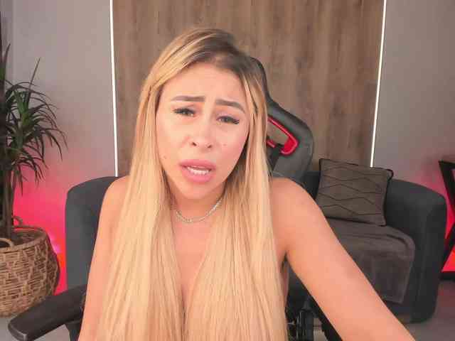 KylieeCooper webcam