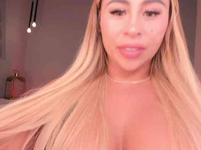 KylieeCooper webcam