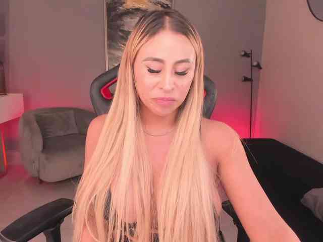 KylieeCooper webcam