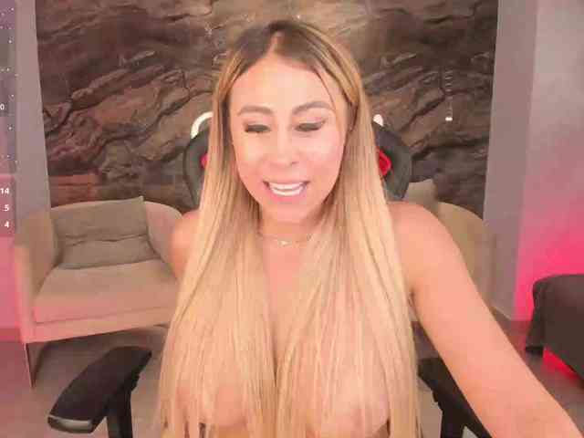 KylieeCooper webcam