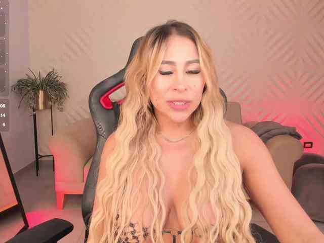 KylieeCooper webcam