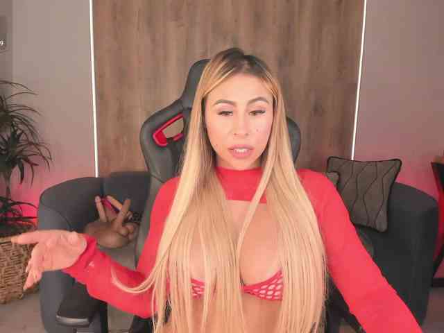 KylieeCooper webcam