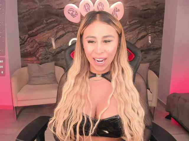 KylieeCooper webcam