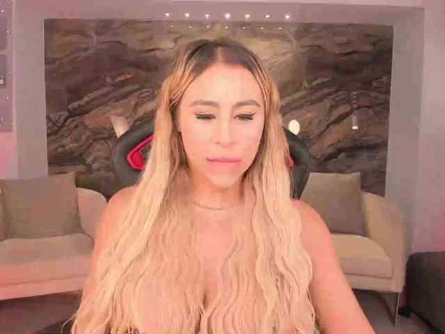 KylieeCooper webcam