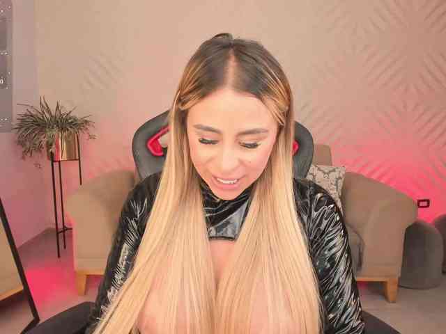 KylieeCooper webcam