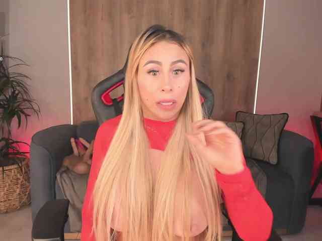KylieeCooper webcam