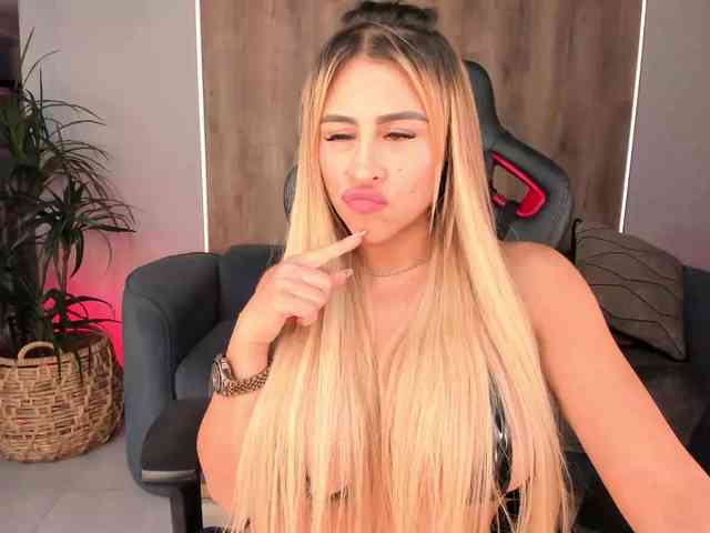 KylieeCooper webcam