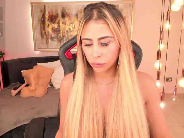 KylieeCooper webcam