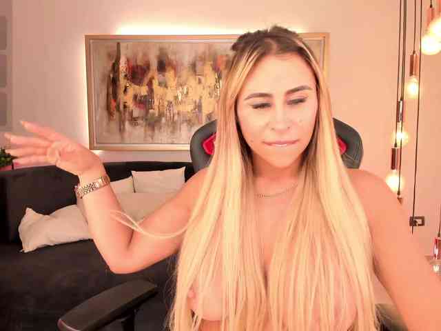 KylieeCooper webcam