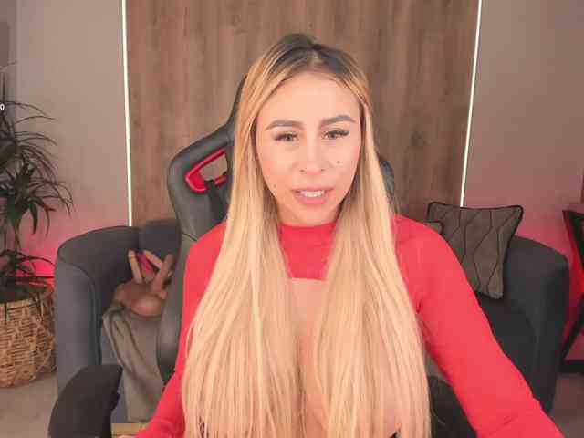 KylieeCooper webcam