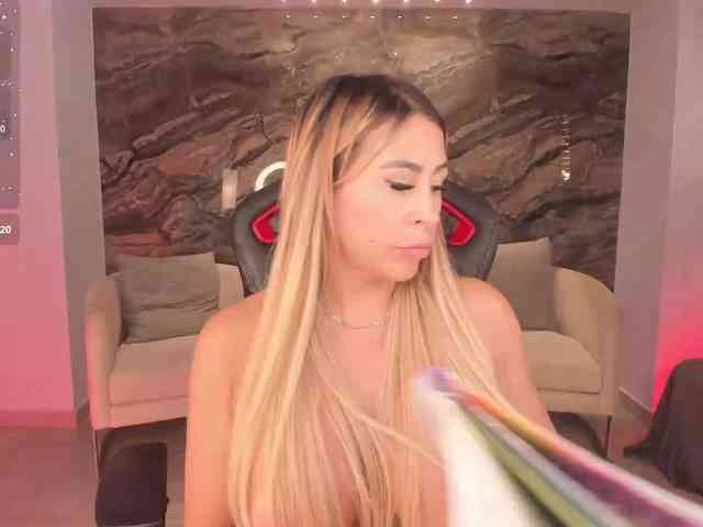 KylieeCooper webcam