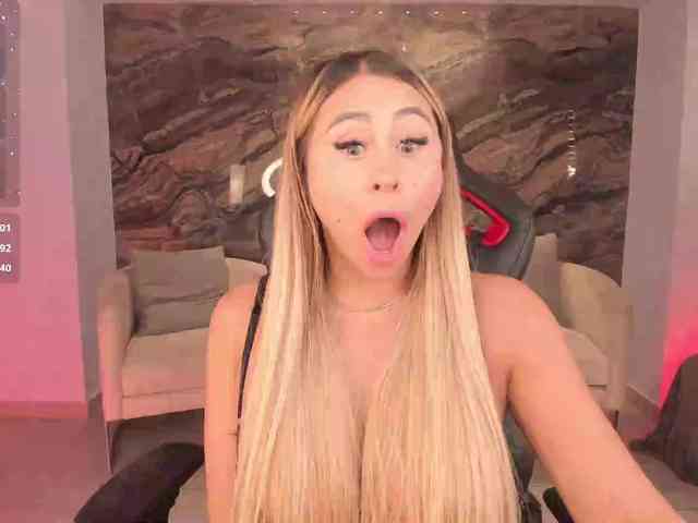 KylieeCooper webcam