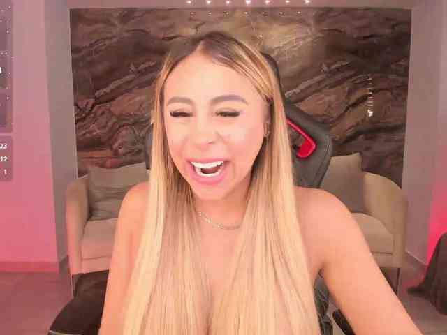 KylieeCooper webcam