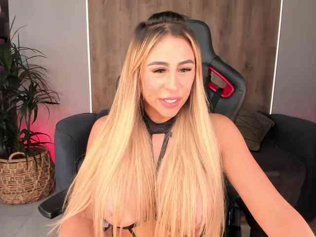 KylieeCooper webcam