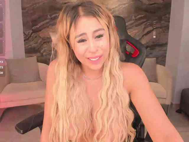 KylieeCooper webcam