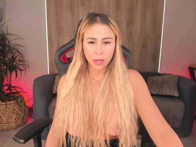 KylieeCooper webcam