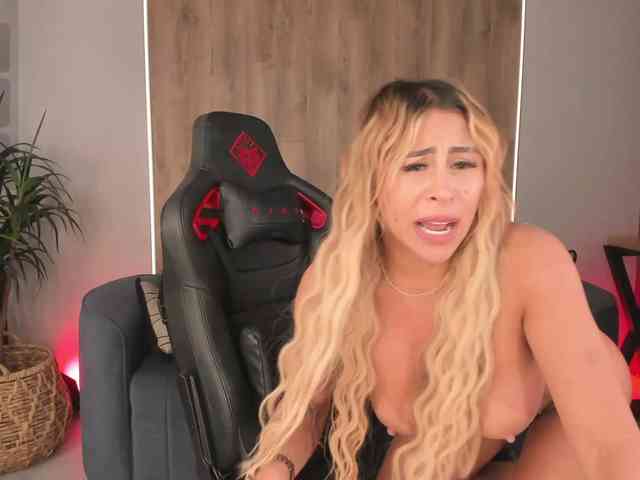 KylieeCooper webcam